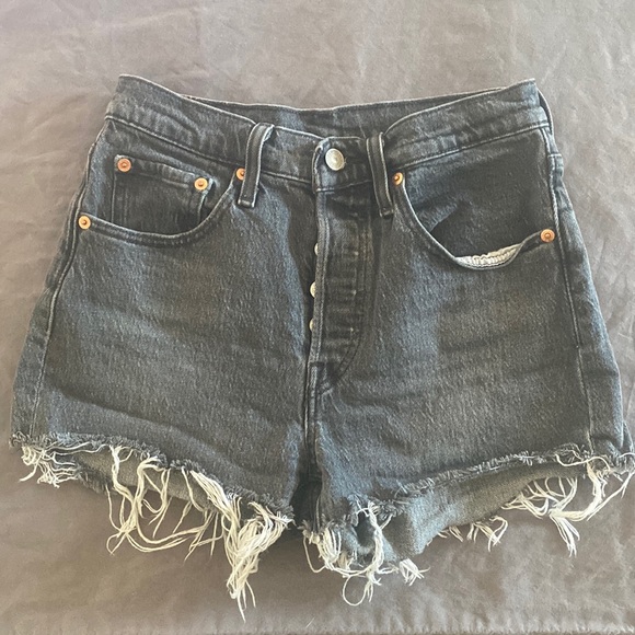 501®️ Levi’s Original High Rise Shorts - Picture 3 of 9